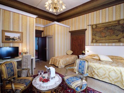 Hotel Venice Court of Greeks