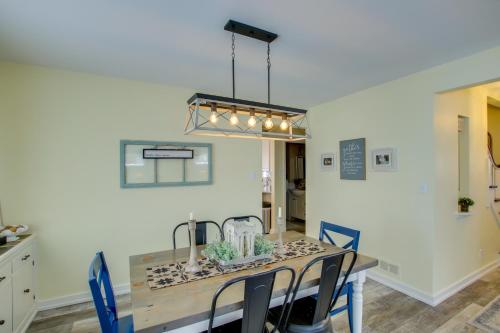 Family Home, 1 Block to Lake Michigan Beach! in Sheboygan, USA