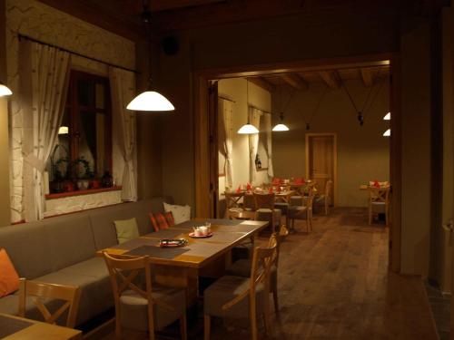 Hotel a restaurace Palfrig - image 2