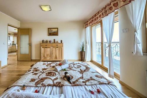 Apartment with Mountain View image 5