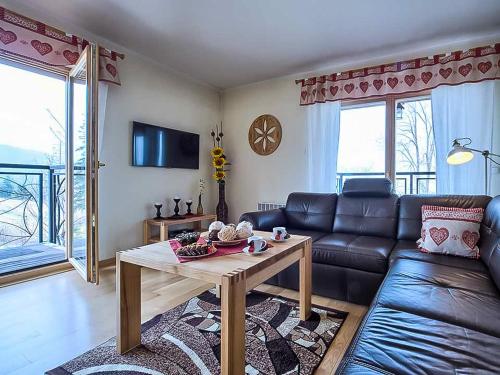 Apartment with Mountain View image 4