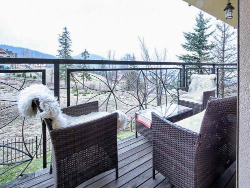 Apartment with Mountain View image 3