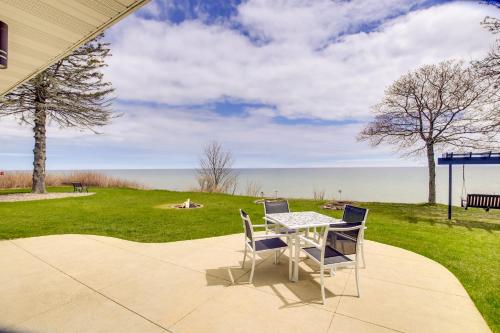 Waterfront Algoma Vacation Rental on Lake Michigan in Algoma, USA