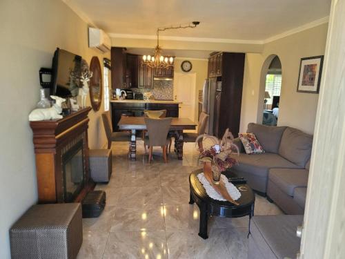 cuisine, Soleil House with a View in Priory