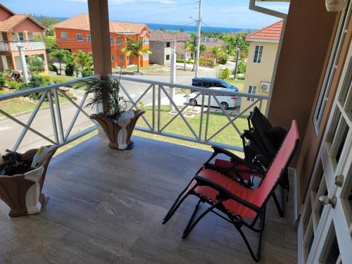 Afficher, Soleil House with a View in Priory