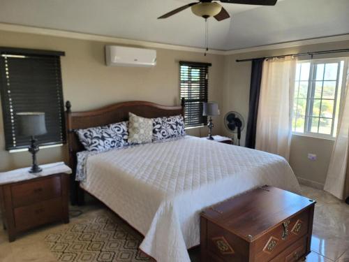 Soleil House with a View in Priory