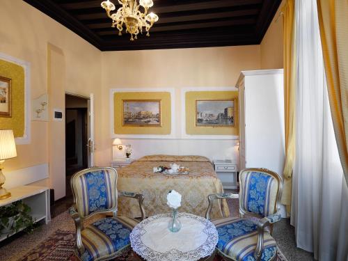 Hotel Venice Court of Greeks