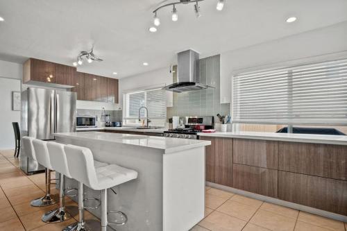 Work, Life, Luxury! Luxe Vegas Home w Firepit+Pool, Las Vegas (photo 3)
