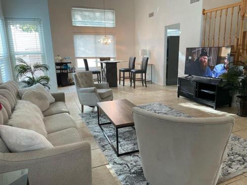 Work, Life, Luxury! Luxe Vegas Home w Firepit+Pool, Las Vegas (photo 10)