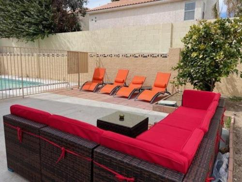 Work, Life, Luxury! Luxe Vegas Home w Firepit+Pool, Las Vegas (photo 2)