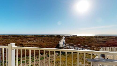 3001GC Beautiful condo with Panoramic Views of Gulf, Shared Pool & Boardwalk in Port Aransas, USA
