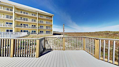 3001GC Beautiful condo with Panoramic Views of Gulf, Shared Pool & Boardwalk in Port Aransas, USA