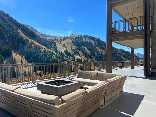 453214535 The Snowpine Lodge
