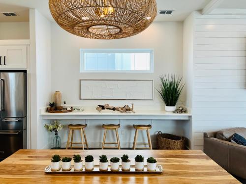 Dorado Dunes #B Newly Built, Gorgeous Beach Home, Heated Shared Pool, Golf Cart Entire Stay in Port Aransas, USA