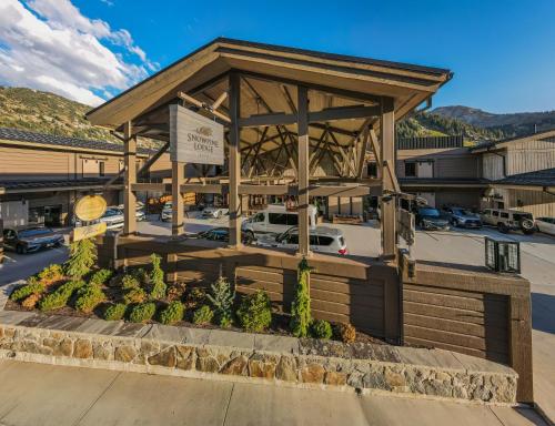 453215092 The Snowpine Lodge