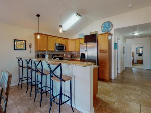 AJ324 In Town, Close to Beach, Ample Parking for Vehicles & Watercraft in Port Aransas, USA