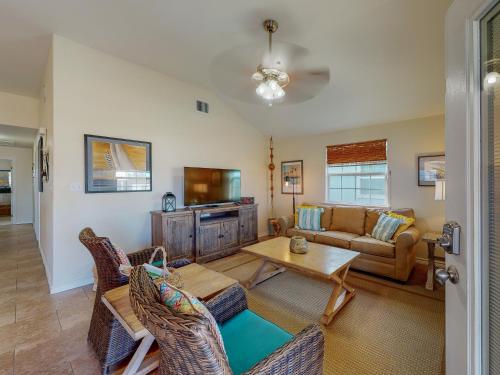 AJ324 In Town, Close to Beach, Ample Parking for Vehicles & Watercraft in Port Aransas, USA