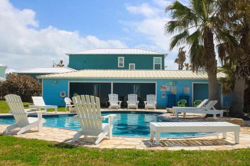MR122 Large Beachy Home, Shared Pool, Boardwalk to the Beach and Golf Cart Included in Port Aransas, USA