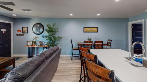 EC203 Newly Remodeled, One Bedroom, Second Floor Condo, Shared Pool, Grills and Boardwalk in Port Aransas, USA