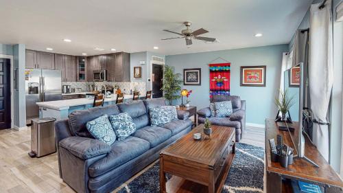 EC203 Newly Remodeled, One Bedroom, Second Floor Condo, Shared Pool, Grills and Boardwalk in Port Aransas, USA