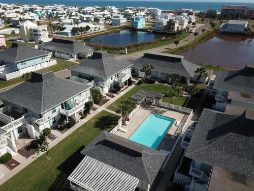 EC233 Newly Remodeled, Two Bedroom, Second Floor Condo, Shared Pool, Grills and Boardwalk in Port Aransas, USA