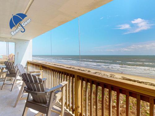 Mustang Towers Newly Remodeled Condo #601 on the Beach, Beach Boardwalk and Communal Pool Hot Tub