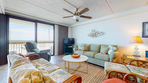 Mustang Towers Newly Remodeled Condo #601 on the Beach, Beach Boardwalk and Communal Pool Hot Tub