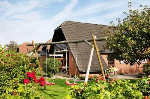 Ferienhaus Britschock mit eingezäuntem Garten und Sauna in Friedrichskoog-Spitze, Deutschland