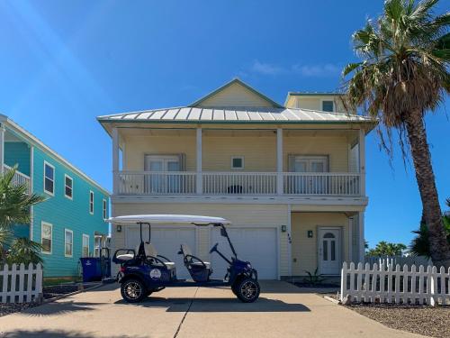 MR150 Beautiful and Spacious Home with Heated Private Pool, Boardwalk and Golf Cart Included