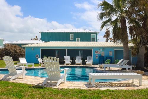 MR150 Beautiful and Spacious Home with Heated Private Pool, Boardwalk and Golf Cart Included in Port Aransas, USA