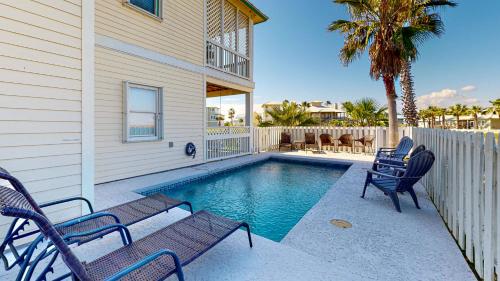 MR150 Beautiful and Spacious Home with Heated Private Pool, Boardwalk and Golf Cart Included in Port Aransas, USA