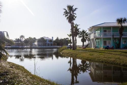 MR150 Beautiful and Spacious Home with Heated Private Pool, Boardwalk and Golf Cart Included in Port Aransas, USA