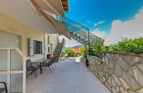  Matina Studios in Nikiana