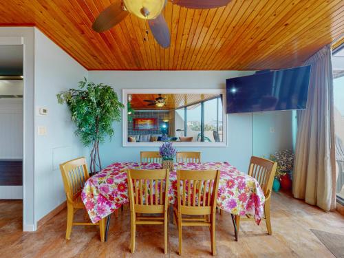 MP217 Gulf view condo with Boardwalk to Beach in Padre Island, USA