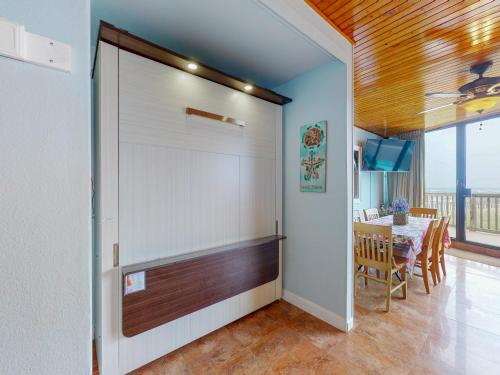 MP217 Gulf view condo with Boardwalk to Beach in Padre Island, USA