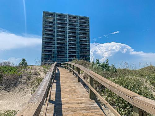 MT1001 Beautiful Newly Remodeled Condo with Gulf Views, Beach Boardwalk and Communal Pool Hot Tub