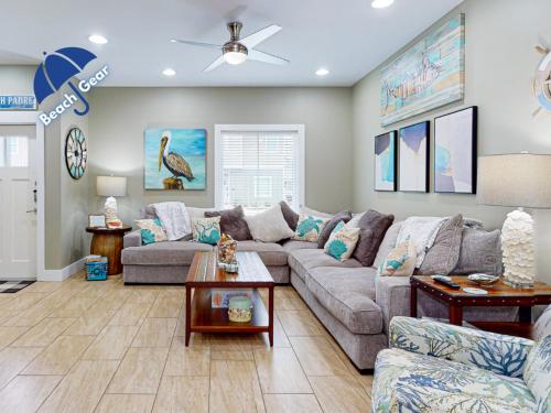 WPV Beautiful Townhome on Mustang Island, Shared Pool and Close to Beach and Restaurants in Padre Island, USA