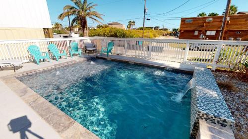 TS528 Cozy and Coastal Home with Private Heated Pool, Golf Cart Included and Close To Beach