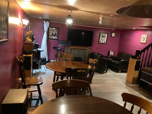 Delt lounge/TV-område, B5-Jacks Court in Stalybridge