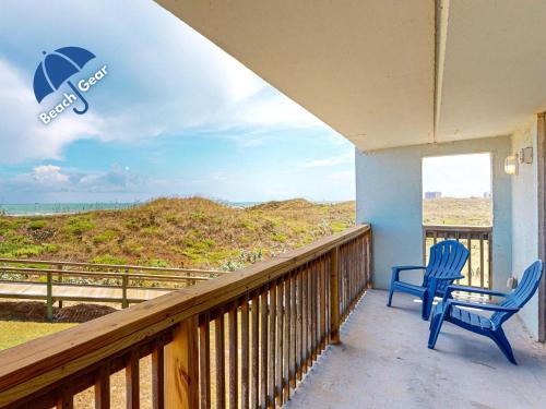 MT104 Beautiful Newly Remodeled Condo with Gulf Views, Beach Boardwalk and Communal Pool Hot Tub