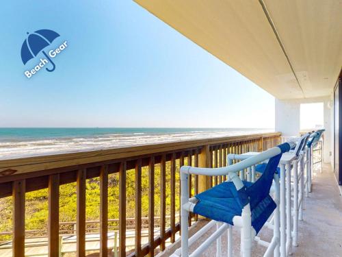 MT304 Beautiful Newly Remodeled Condo with Gulf Views, Beach Boardwalk and Communal Pool Hot Tub in Mustang Beach, Vereinigte Staaten von Amerika