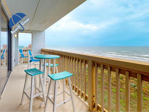 MT501 Beautiful Newly Remodeled Condo with Gulf Views, Beach Boardwalk and Communal Pool Hot Tub