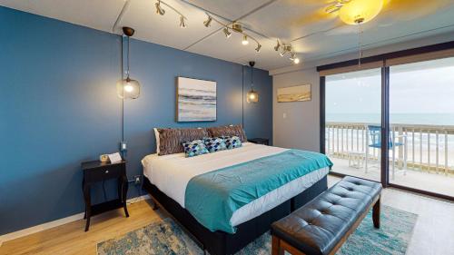 MT501 Beautiful Newly Remodeled Condo with Gulf Views, Beach Boardwalk and Communal Pool Hot Tub in Mustang Beach, USA