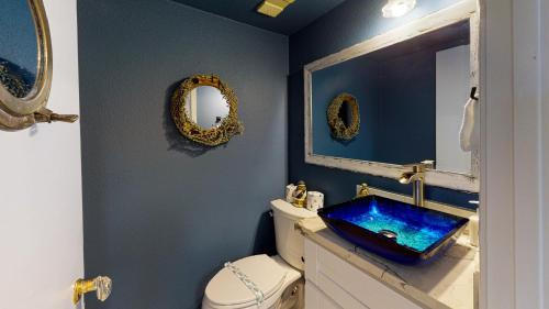 MT501 Beautiful Newly Remodeled Condo with Gulf Views, Beach Boardwalk and Communal Pool Hot Tub in Mustang Beach, USA