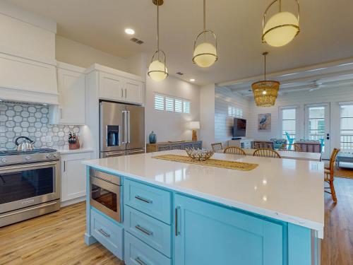 Southern Cross in Dorado Dunes Newly Built Home, Walk to Beach, Private Pool, Golf Cart Entire Stay in Port Aransas, USA