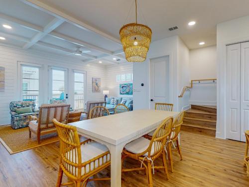 Southern Cross in Dorado Dunes Newly Built Home, Walk to Beach, Private Pool, Golf Cart Entire Stay in Port Aransas, USA