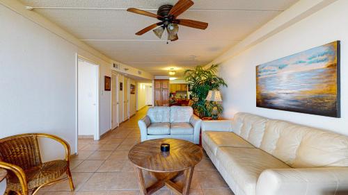MT303 Beautiful Newly Remodeled Condo with Gulf Views, Beach Boardwalk and Communal Pool Hot Tub in Mustang Beach, USA