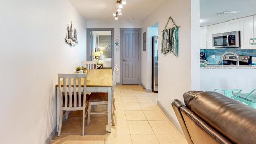 EC103 Newly Remodeled Ground Floor Condo, Boardwalk to Beach, Shared Pool and Grill in Port Aransas, USA
