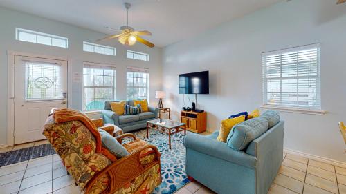 FD115 Spacious Home in Royal Sands, Shared Pool & Hot Tub, Golf Cart Included, Beach Boardwalk in Port Aransas, USA