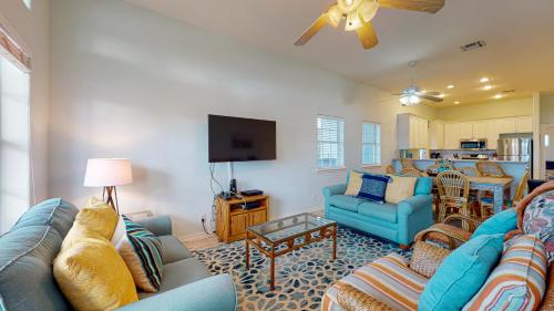 FD115 Spacious Home in Royal Sands, Shared Pool & Hot Tub, Golf Cart Included, Beach Boardwalk in Port Aransas, USA